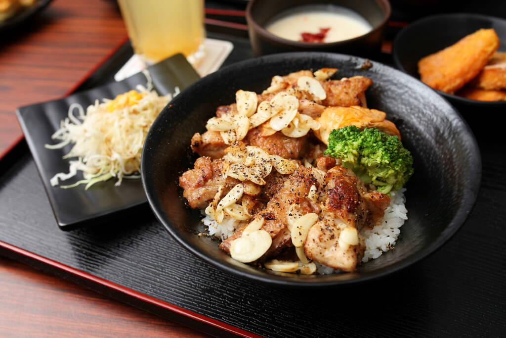 【高雄】歐內醬鐵板料理│鐵板大姊大的拿手好菜.桑尼瘦不了 【高雄】歐內醬鐵板料理│鐵板大姊大的拿手好菜.桑尼瘦不了