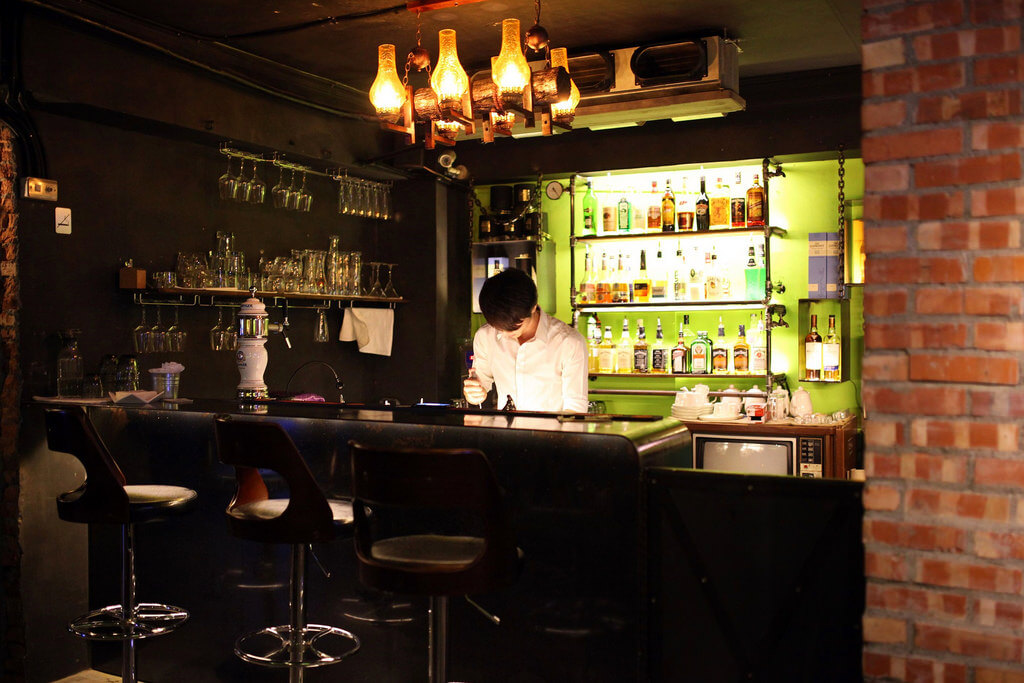 【高雄】舊鎮餐酒館│吃炸牛肉喝酒打飛鏢.桑尼瘦不了 【高雄】舊鎮餐酒館│吃炸牛肉喝酒打飛鏢.桑尼瘦不了