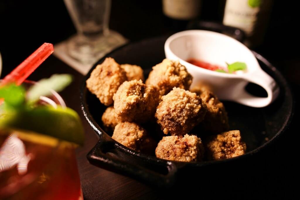 【高雄】舊鎮餐酒館│吃炸牛肉喝酒打飛鏢.桑尼瘦不了 【高雄】舊鎮餐酒館│吃炸牛肉喝酒打飛鏢.桑尼瘦不了