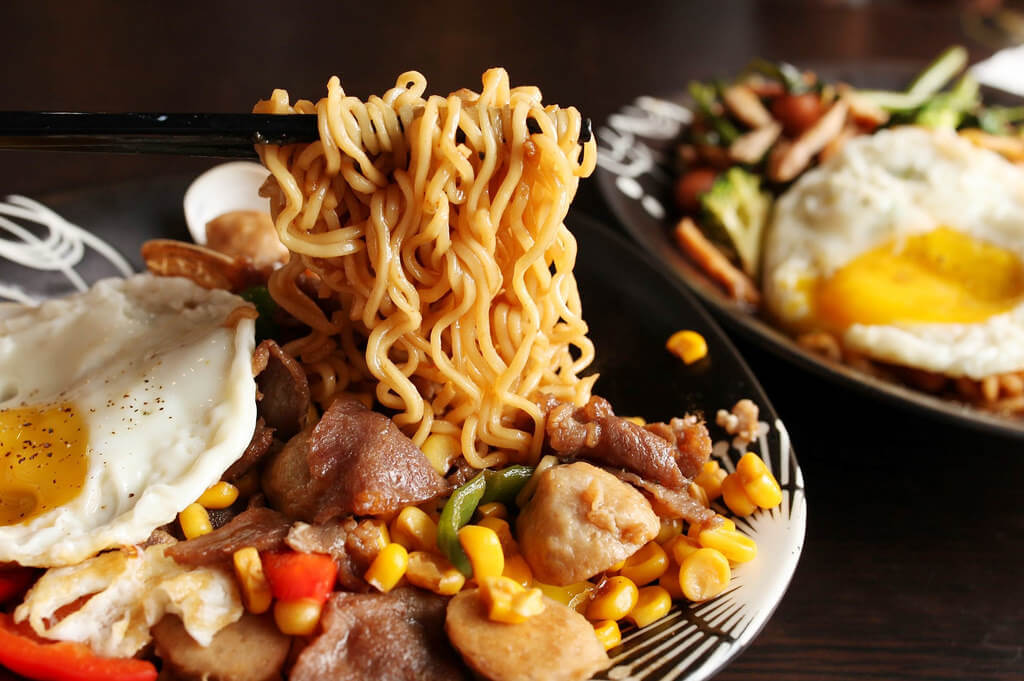 【高雄】塩居特製炒麵專賣店│自由配炒泡麵.桑尼瘦不了 【高雄】塩居特製炒麵專賣店│自由配炒泡麵.桑尼瘦不了