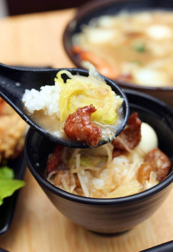 【高雄】呷透天餐廳│$75炒麵裝到爽.桑尼瘦不了 【高雄】呷透天餐廳│$75炒麵裝到爽.桑尼瘦不了