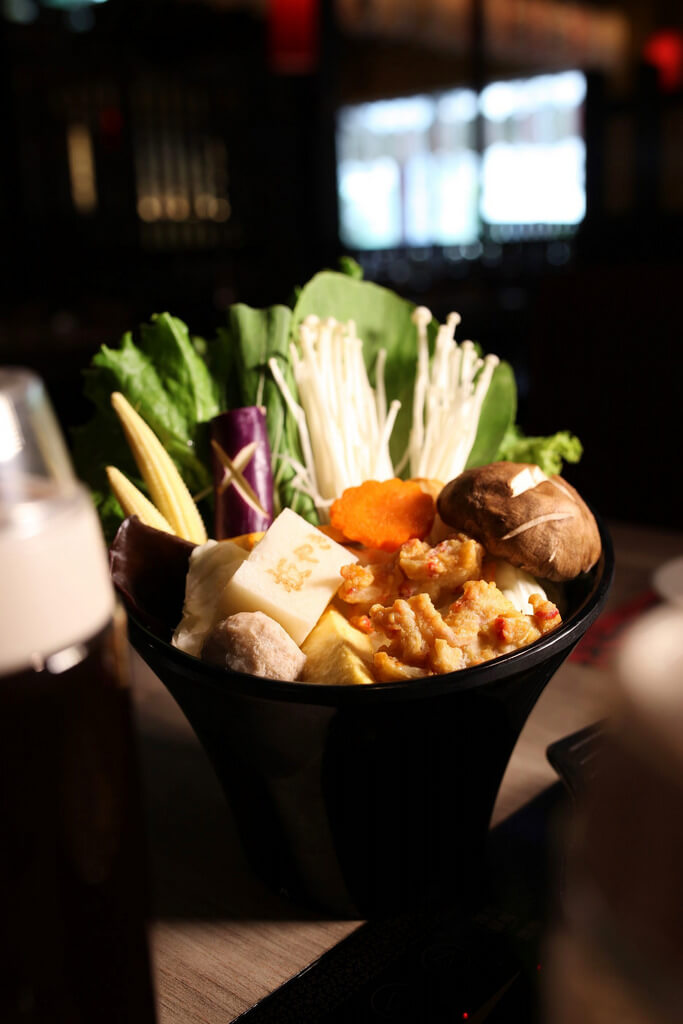 【高雄】鬼武壽喜燒│狂沾水洗蛋，Prime霜降牛肉吃到飽．桑尼瘦不了