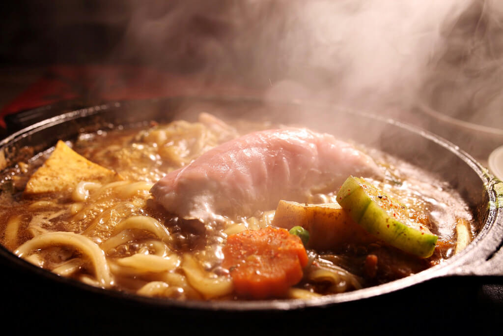 【高雄】鬼武壽喜燒│狂沾水洗蛋，Prime霜降牛肉吃到飽．桑尼瘦不了