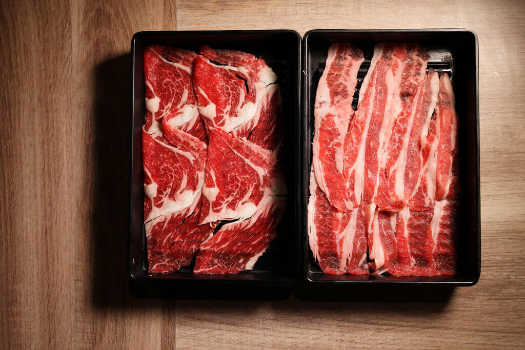 【高雄】鬼武壽喜燒│狂沾水洗蛋，Prime霜降牛肉吃到飽．桑尼瘦不了