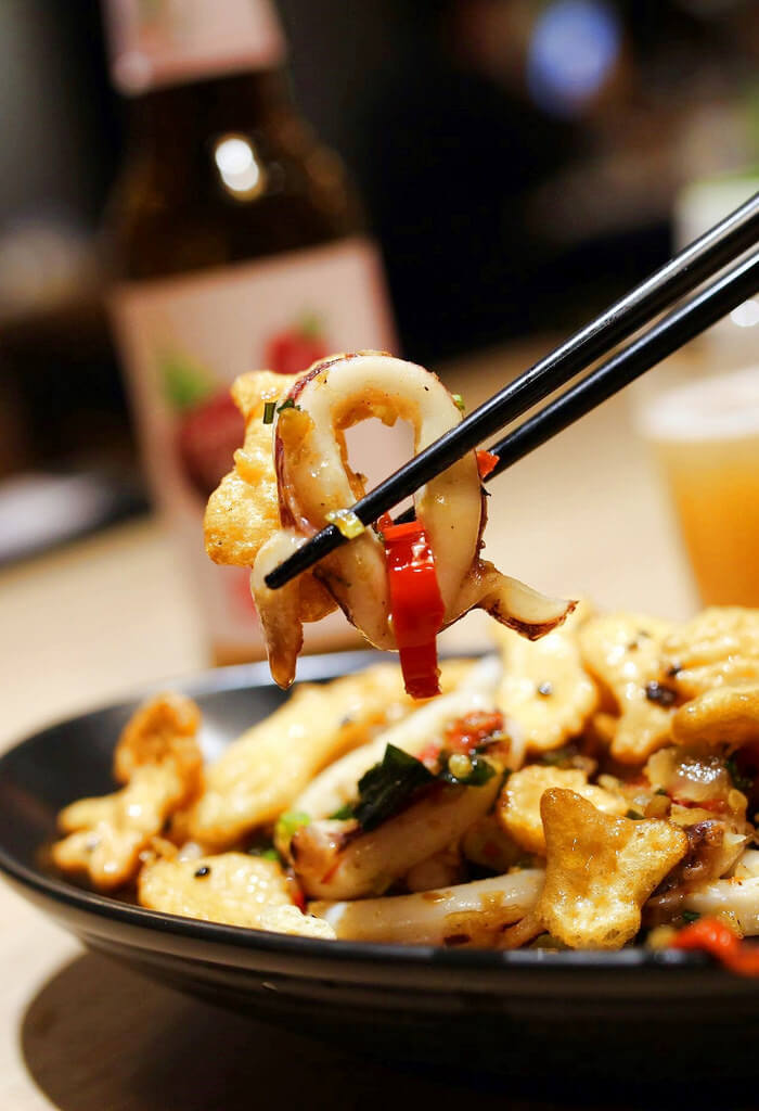 【高雄】hot 7高雄漢神巨蛋店│鐵板草莓料理│自釀草莓啤酒．桑尼瘦不了