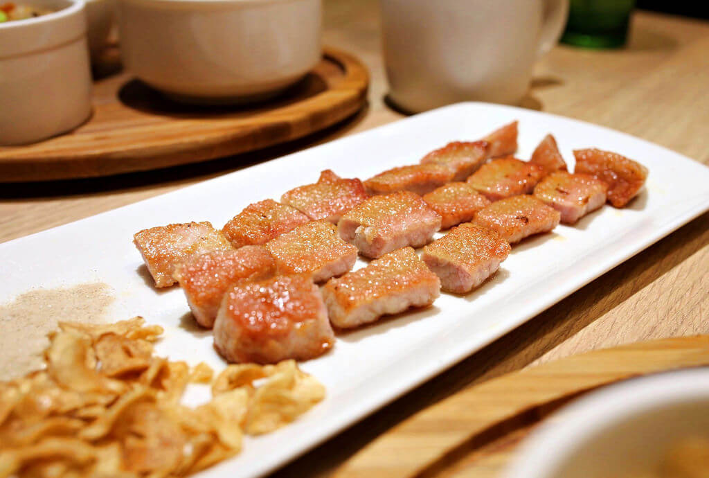 【高雄】hot 7高雄漢神巨蛋店│鐵板草莓料理│自釀草莓啤酒．桑尼瘦不了
