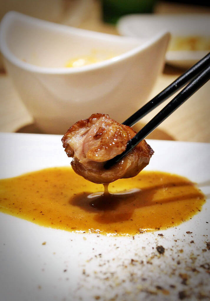 【高雄】hot 7高雄漢神巨蛋店│鐵板草莓料理│自釀草莓啤酒．桑尼瘦不了