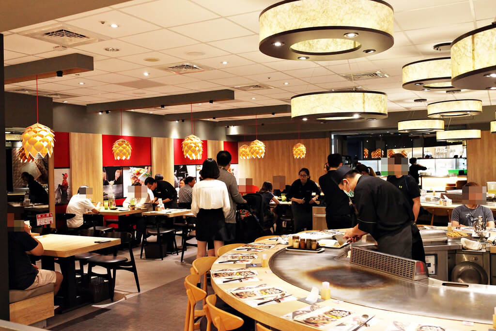 【高雄】hot 7高雄漢神巨蛋店│鐵板草莓料理│自釀草莓啤酒．桑尼瘦不了