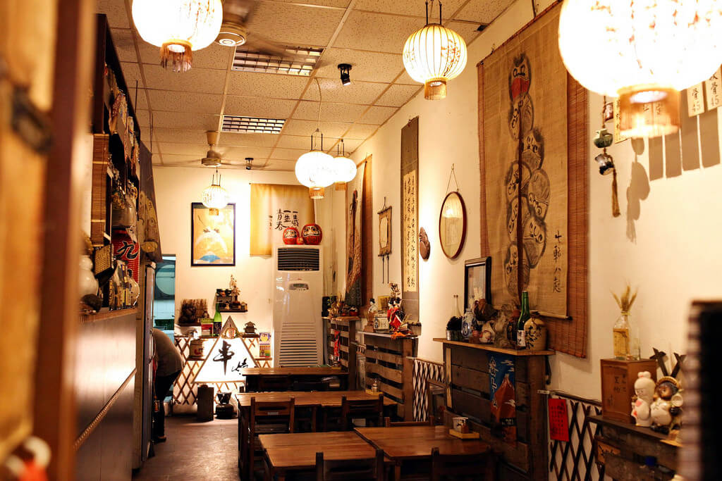 【高雄】九日串燒│黃金日式精準烤功│渡輪站旁串燒小店．桑尼瘦不了