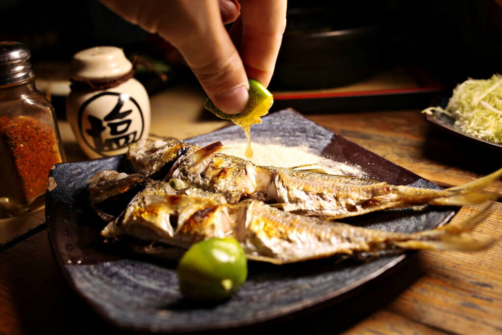 【高雄】九日串燒│黃金日式精準烤功│渡輪站旁串燒小店．桑尼瘦不了