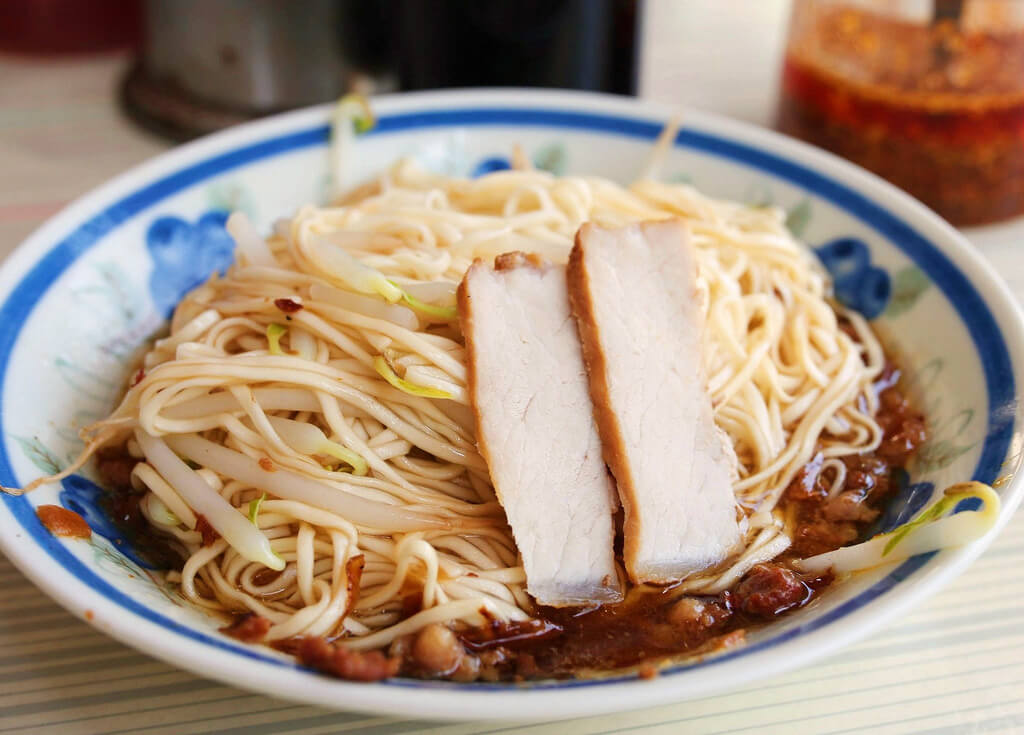【高雄】堀江麵店│甘蔗燻雞噴香美味．桑尼瘦不了