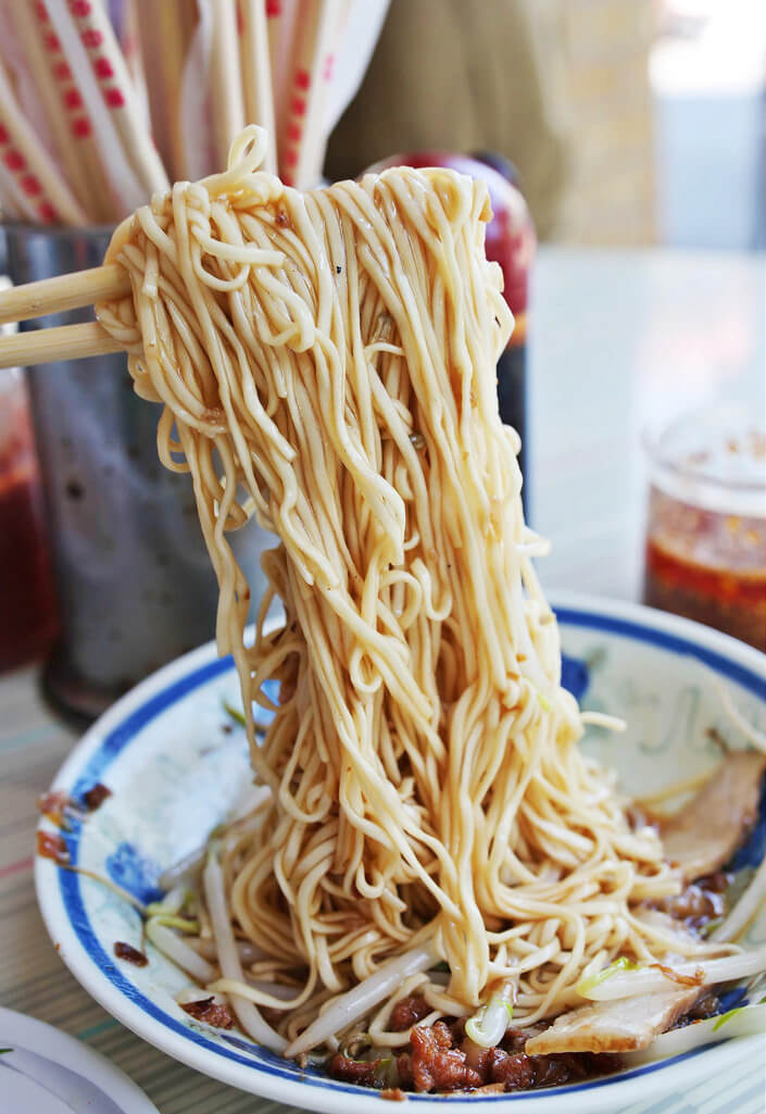 【高雄】堀江麵店│甘蔗燻雞噴香美味．桑尼瘦不了
