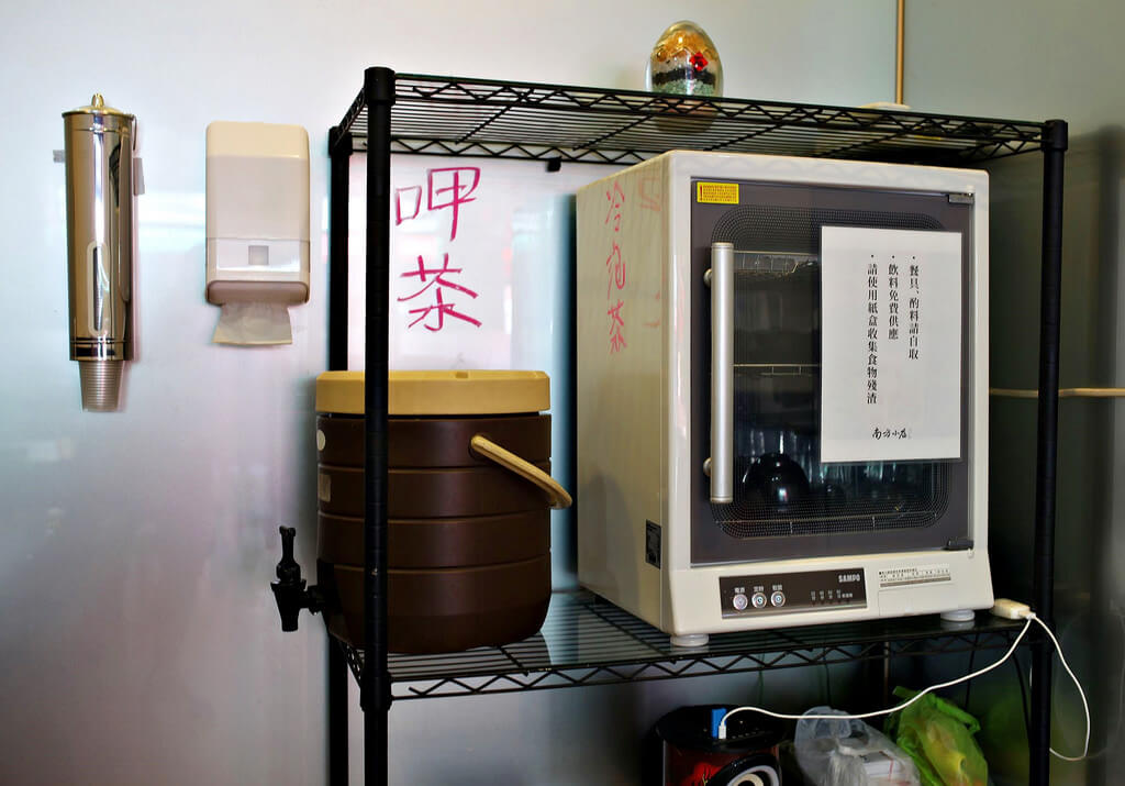 【高雄】南方小店│熱情大姊的豐盛海產熱粥│傳統廟會飯湯．桑尼瘦不了