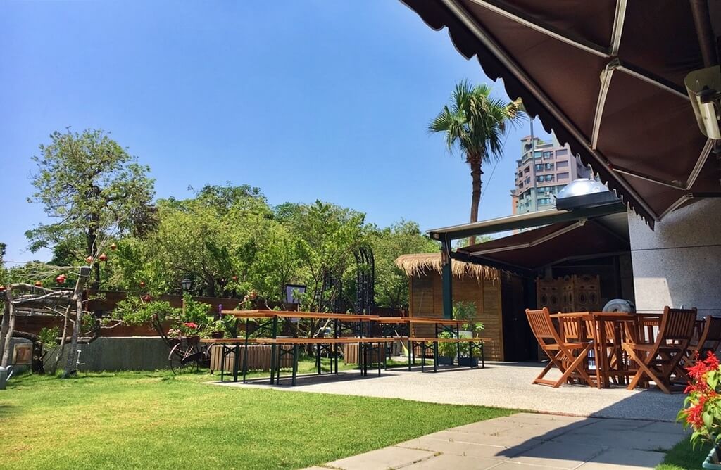 【高雄】菲RaRa義式餐酒館│綠意盎然餐酒館│都市桃花源．桑尼瘦不了