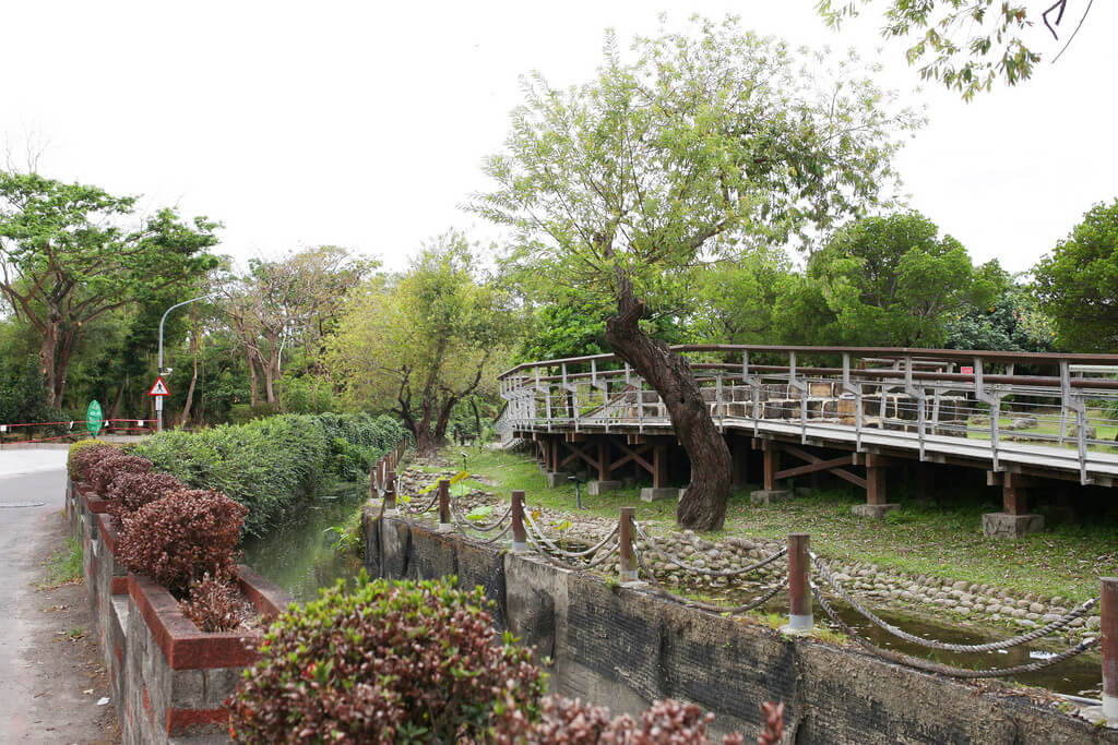 【高雄】菲RaRa義式餐酒館│綠意盎然餐酒館│都市桃花源．桑尼瘦不了