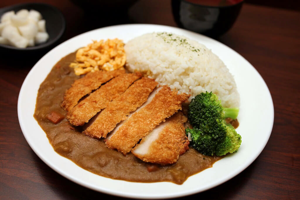 【高雄】河合家料理食堂│小清新拉麵│誇張脆雞腿排．桑尼瘦不了
