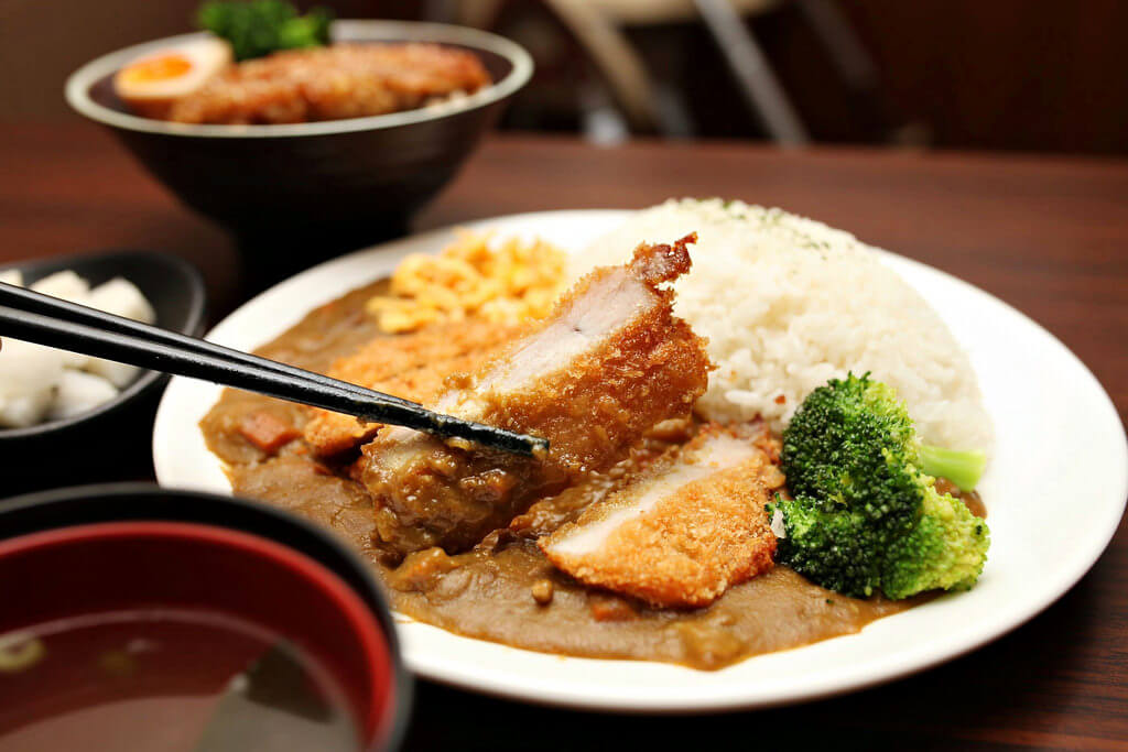 【高雄】河合家料理食堂│小清新拉麵│誇張脆雞腿排．桑尼瘦不了