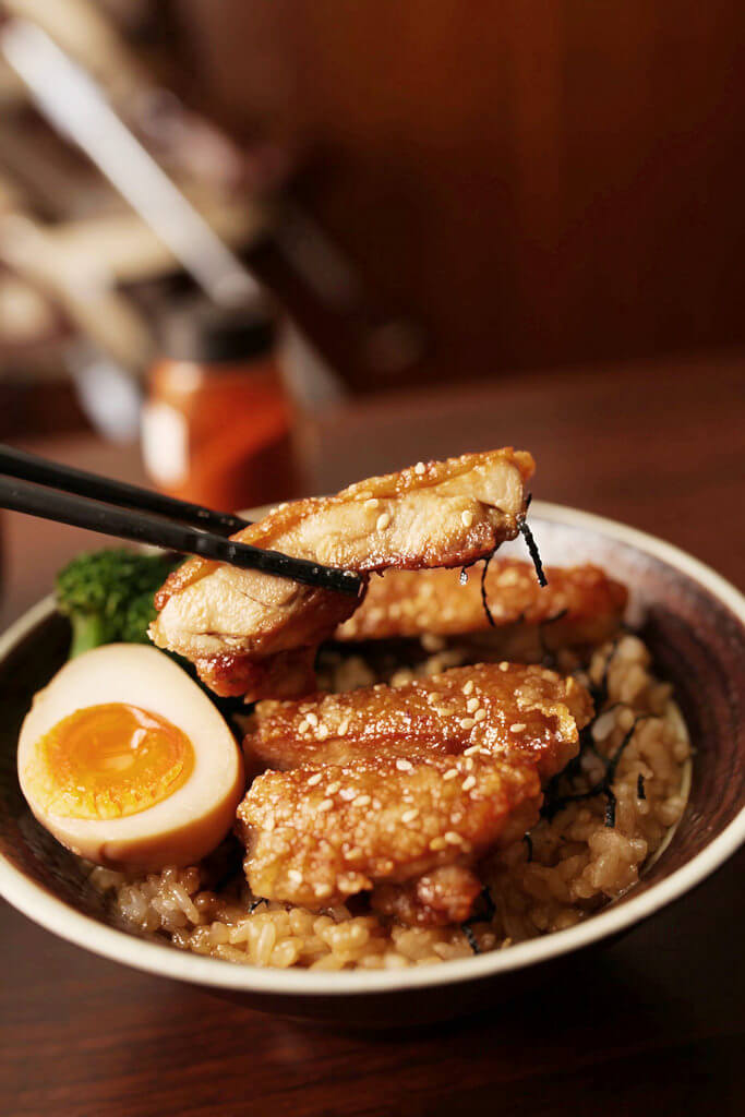 【高雄】河合家料理食堂│小清新拉麵│誇張脆雞腿排．桑尼瘦不了