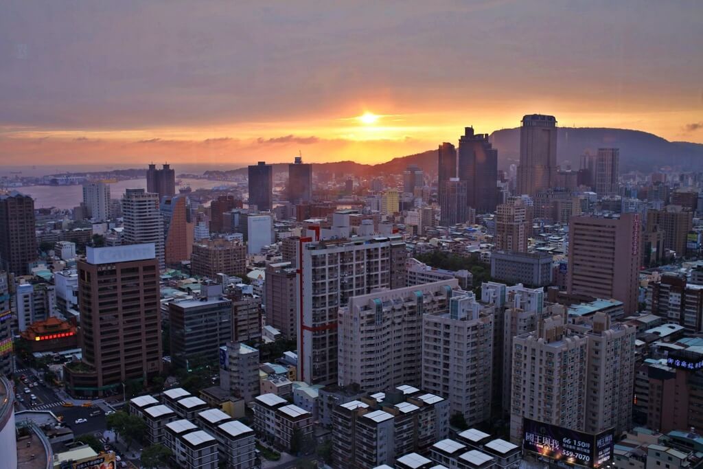 【高雄】The Roof│肋眼牛排佐落日餘暉│國泰和逸HOTEL COZZI.桑尼瘦不了 【高雄】The Roof│肋眼牛排佐落日餘暉│國泰和逸HOTEL COZZI.桑尼瘦不了