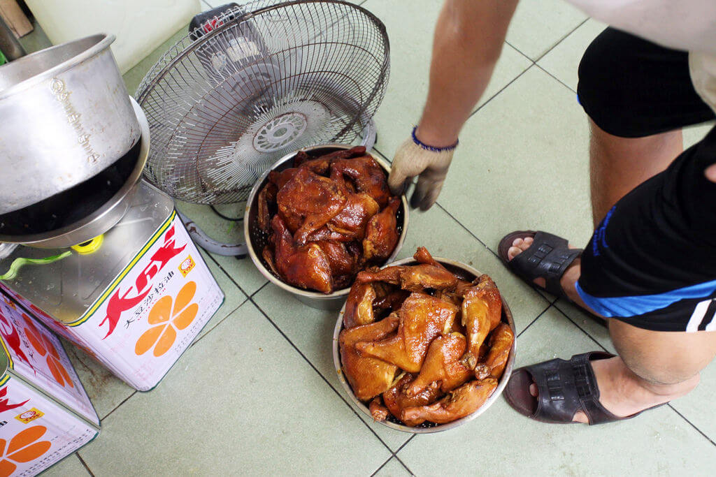 【高雄】正統老周燒肉飯│一次上癮炭火烤雞腿便當.桑尼瘦不了 【高雄】正統老周燒肉飯│一次上癮炭火烤雞腿便當.桑尼瘦不了