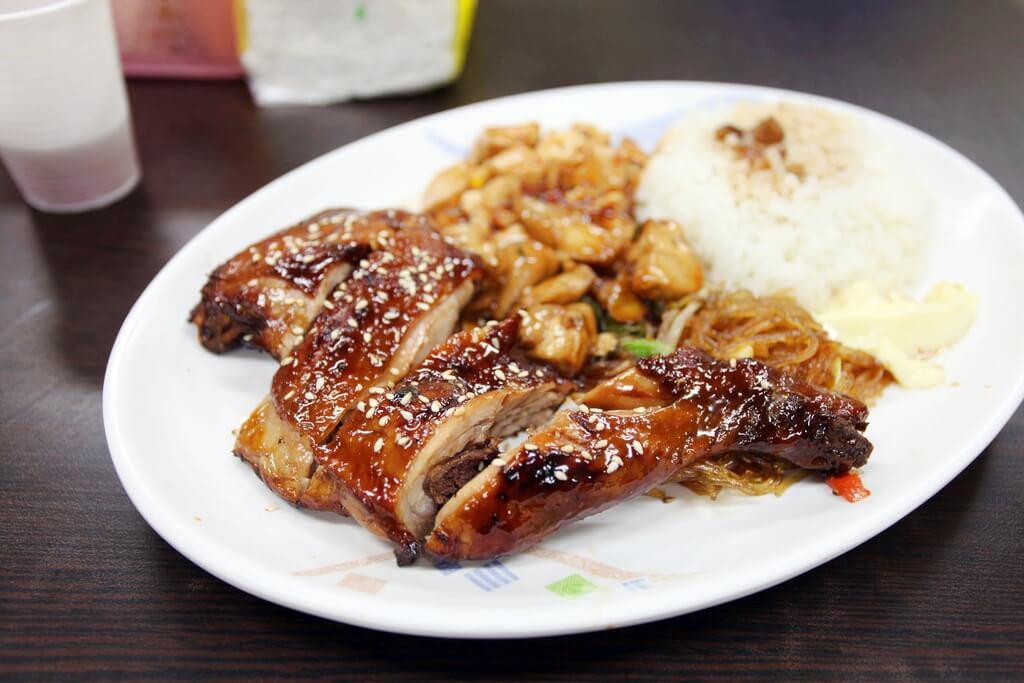 【高雄】正統老周燒肉飯│一次上癮炭火烤雞腿便當.桑尼瘦不了 【高雄】正統老周燒肉飯│一次上癮炭火烤雞腿便當.桑尼瘦不了