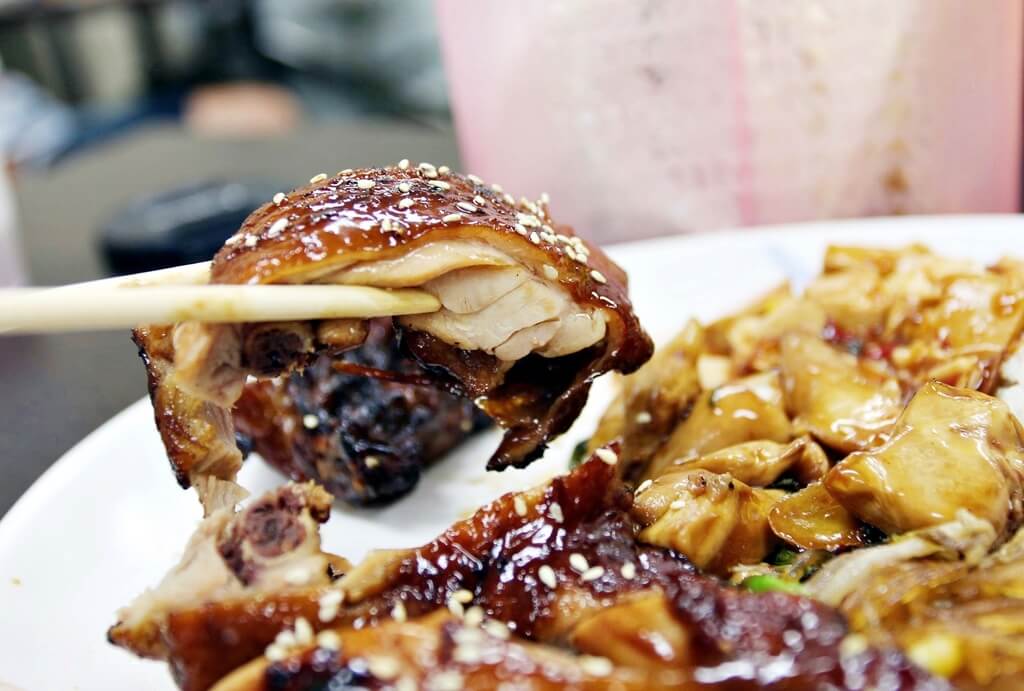 【高雄】正統老周燒肉飯│一次上癮炭火烤雞腿便當.桑尼瘦不了 【高雄】正統老周燒肉飯│一次上癮炭火烤雞腿便當.桑尼瘦不了