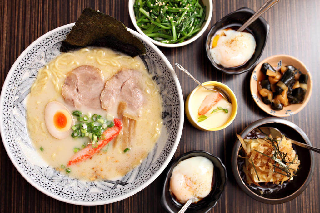 【高雄】岩葉拉麵 華夏店│青春回憶呼嚕呼嚕拉麵│平價拉麵.桑尼瘦不了 【高雄】岩葉拉麵 華夏店│青春回憶呼嚕呼嚕拉麵│平價拉麵.桑尼瘦不了