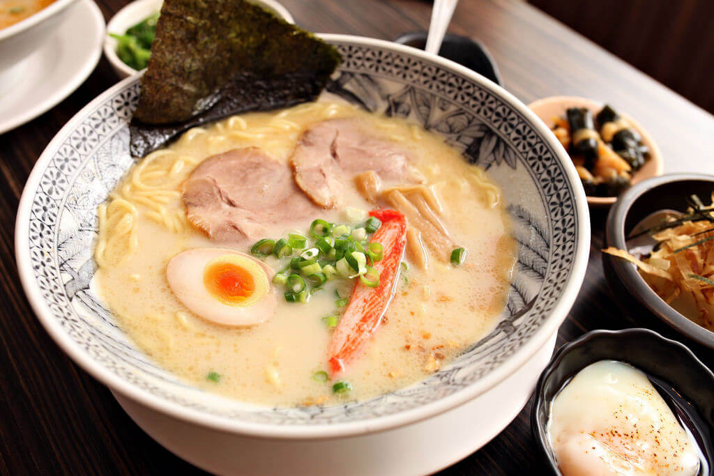 【高雄】岩葉拉麵 華夏店│青春回憶呼嚕呼嚕拉麵│平價拉麵.桑尼瘦不了 【高雄】岩葉拉麵 華夏店│青春回憶呼嚕呼嚕拉麵│平價拉麵.桑尼瘦不了