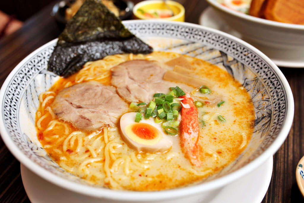 【高雄】岩葉拉麵 華夏店│青春回憶呼嚕呼嚕拉麵│平價拉麵.桑尼瘦不了 【高雄】岩葉拉麵 華夏店│青春回憶呼嚕呼嚕拉麵│平價拉麵.桑尼瘦不了