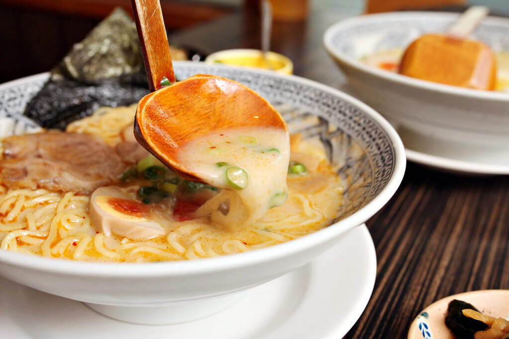 【高雄】岩葉拉麵 華夏店│青春回憶呼嚕呼嚕拉麵│平價拉麵.桑尼瘦不了 【高雄】岩葉拉麵 華夏店│青春回憶呼嚕呼嚕拉麵│平價拉麵.桑尼瘦不了