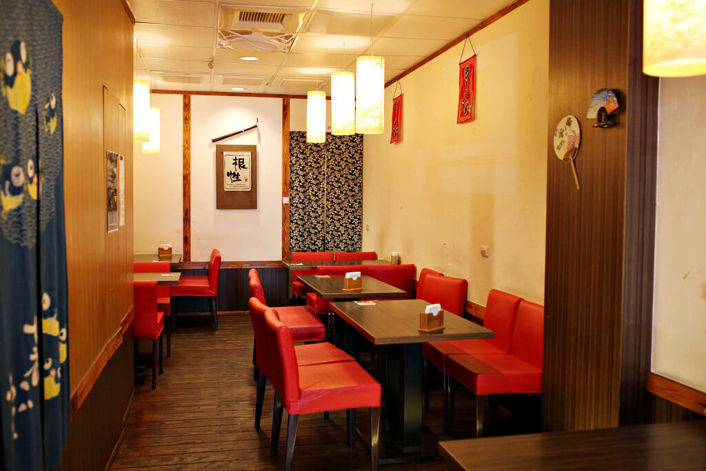 【高雄】岩葉拉麵 華夏店│青春回憶呼嚕呼嚕拉麵│平價拉麵.桑尼瘦不了 【高雄】岩葉拉麵 華夏店│青春回憶呼嚕呼嚕拉麵│平價拉麵.桑尼瘦不了