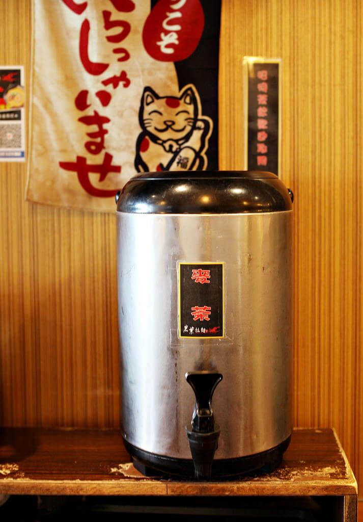 【高雄】岩葉拉麵 華夏店│青春回憶呼嚕呼嚕拉麵│平價拉麵.桑尼瘦不了 【高雄】岩葉拉麵 華夏店│青春回憶呼嚕呼嚕拉麵│平價拉麵.桑尼瘦不了