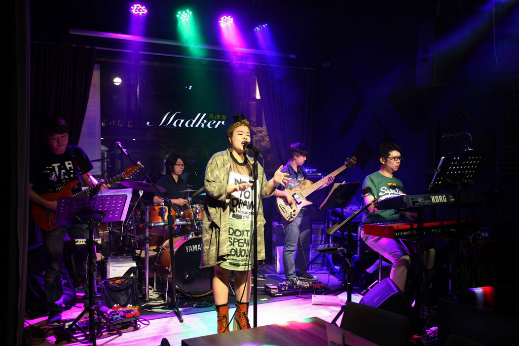 【高雄】美德客音樂餐酒館│LIVE MUSIC夜夜插電不間斷.桑尼瘦不了 【高雄】美德客音樂餐酒館│LIVE MUSIC夜夜插電不間斷.桑尼瘦不了
