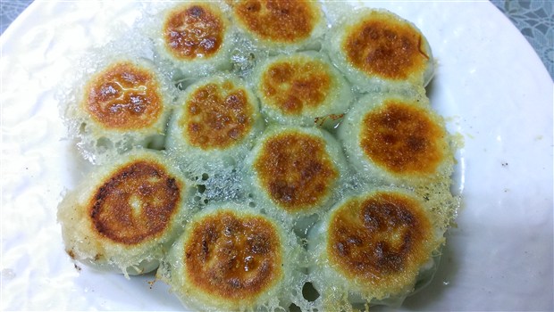 食譜【水餃皮之一口煎餃】，好吃好吃~-一口