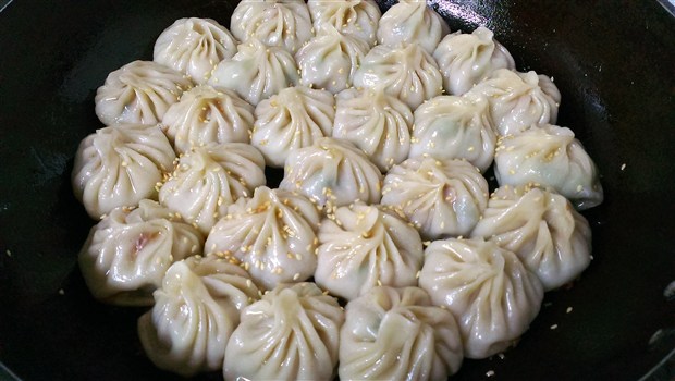 食譜【水餃皮之一口煎餃】，好吃好吃~-一口