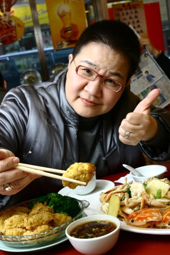 记者踏入美食圈 胡天兰吃出名堂 - 职场新闻 - 职