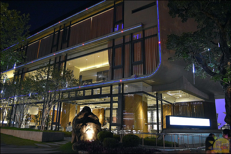 台中好吃法國菜。9月新開幕法國餐廳。Le Céleste席樂法式料理。從開胃前菜到甜點精緻美味道道精彩。全開放式廚房品美食同時欣賞料理秀