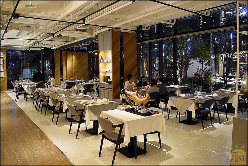 台中好吃法國菜。9月新開幕法國餐廳。Le Céleste席樂法式料理。從開胃前菜到甜點精緻美味道道精彩。全開放式廚房品美食同時欣賞料理秀