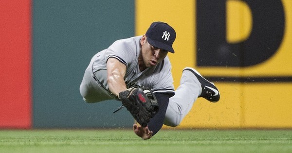 以棒球守备位置来比拟,外野手应该就是散在外县市的地方记者.