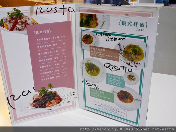 台中東區 咖啡鑽，知名鬆餅專賣店推出耶誕817套餐