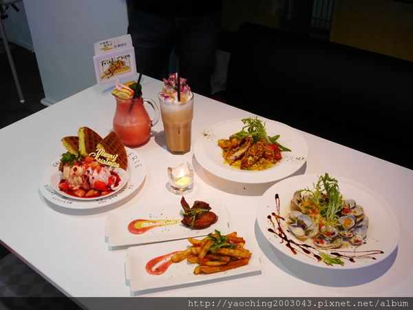 台中東區 咖啡鑽，知名鬆餅專賣店推出耶誕817套餐