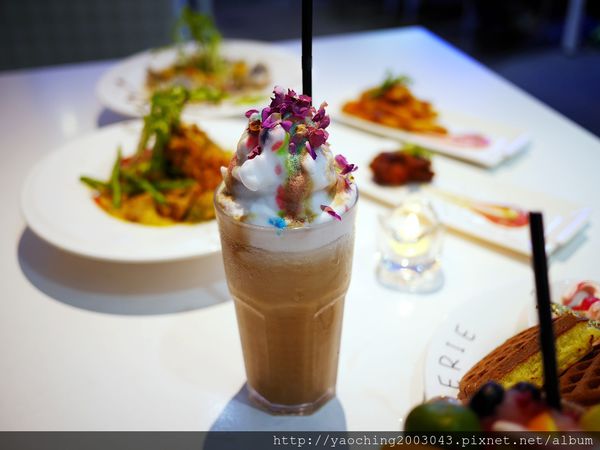 台中東區 咖啡鑽，知名鬆餅專賣店推出耶誕817套餐
