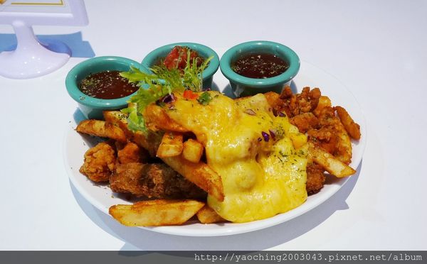 台中東區 咖啡鑽，知名鬆餅專賣店推出耶誕817套餐