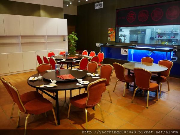 台中北區 狀元閣茶餐廳，五斤重片鴨三吃3200一桌料理，自用請客兩相宜，更有多種港式料裡點心可選擇