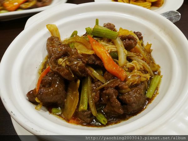 台中北區 狀元閣茶餐廳，五斤重片鴨三吃3200一桌料理，自用請客兩相宜，更有多種港式料裡點心可選擇