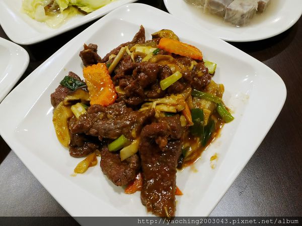 台中北區 狀元閣茶餐廳，五斤重片鴨三吃3200一桌料理，自用請客兩相宜，更有多種港式料裡點心可選擇