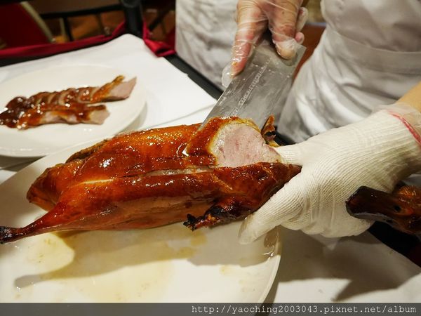 台中北區 狀元閣茶餐廳，五斤重片鴨三吃3200一桌料理，自用請客兩相宜，更有多種港式料裡點心可選擇