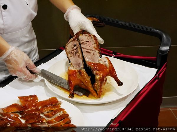 台中北區 狀元閣茶餐廳，五斤重片鴨三吃3200一桌料理，自用請客兩相宜，更有多種港式料裡點心可選擇