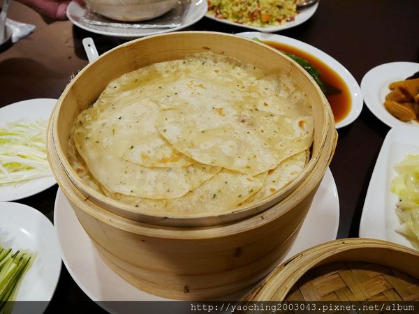 台中北區 狀元閣茶餐廳，五斤重片鴨三吃3200一桌料理，自用請客兩相宜，更有多種港式料裡點心可選擇