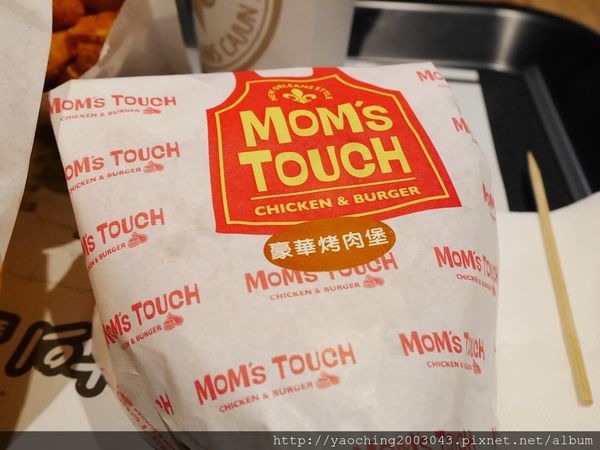 台中北區 Mom's Touch，韓國來的知名速食落腳一中商圈，東西不錯吃，唯有服務尚須改進